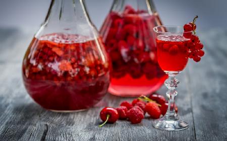 Nalewka malinowo-wiśniowa z porzeczką - przepis