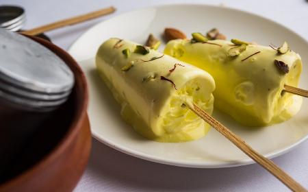 Indyjskie lody kulfi: przepis na orientalny przysmak