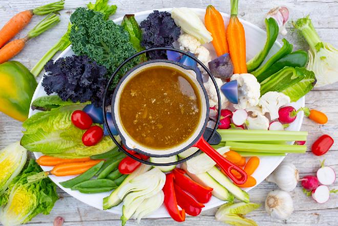 Bagna cauda: gorący dip z Piemontu