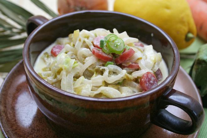 Zupa z cykorii z kiełbasą chorizo - rozgrzewająca i pożywna