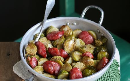 Wyśmienita brukselka pieczona z kiełbasą