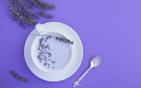 Księżycowe mleko lawendowe: naturalny napój na uspokojenie i dobry sen