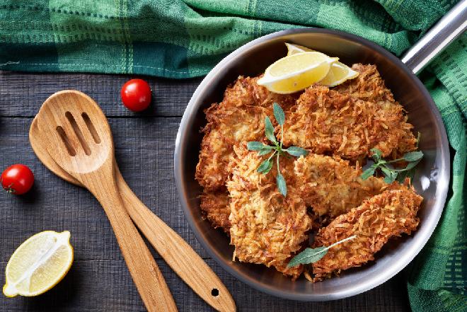 Soczyste schabowe w chrupiącej panierce z ziemniaków i parmezanu
