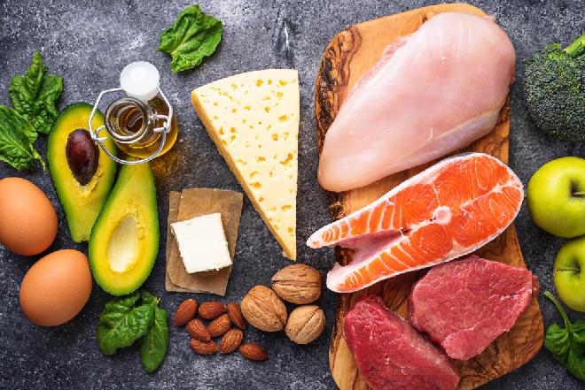 Dieta ketogenna: dieta bogatotłuszczowa i ubogowęglowodanowa tylko pod kontrolą lekarza