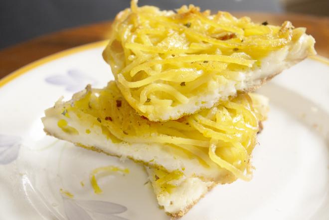 Oszczędne makaronowe placki z resztek spaghetti