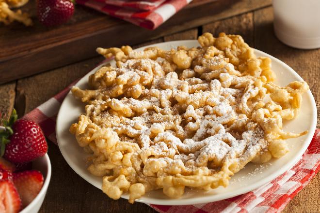 Smażone lane ciasto zamiast pączków? Najłatwiejszy przepis na funnel cake