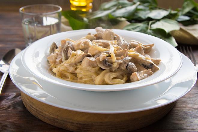 Makaron z pieczarkami i ricottą - pyszne danie w 15 minut