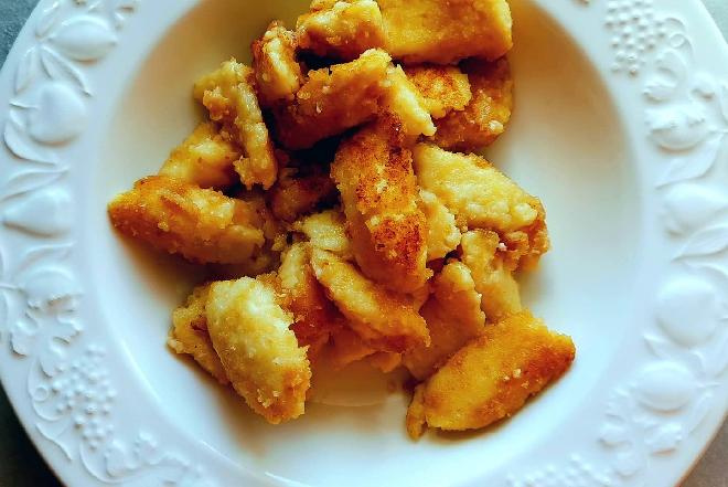 Pierogi leniwe na wędzonym twarogu: oryginalne i pyszne